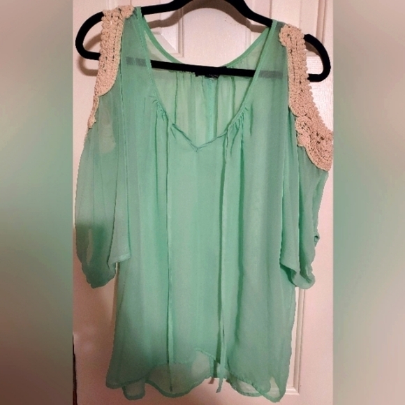 AMERICAN Dream Crocheted Cold Shoulder Sheer Top Blouse Size M. - Picture 1 of 4